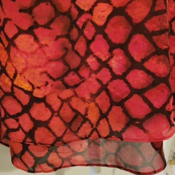 New Direction High Low Tunic Top Slit Sleeve Reptile Print Flowy Fabric Lrge NWT - Picture 3 of 9